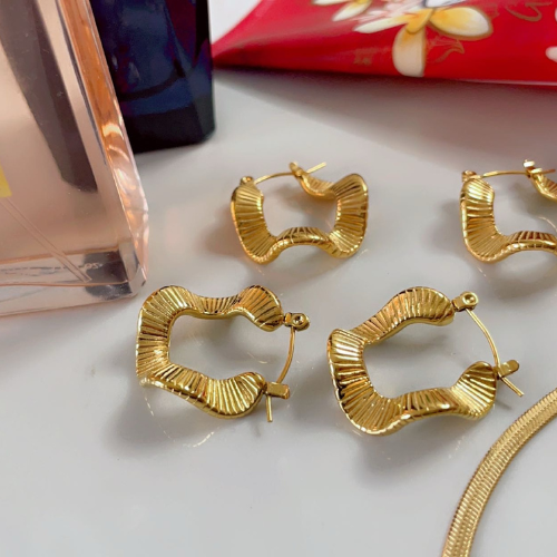 Wellenförmiger Creolen-Ohrring